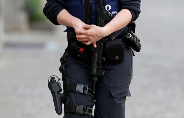 a belgian police officer patrols near an apartment building in the brussels district of schaerbeek belgium may 19 2016 photo reuters