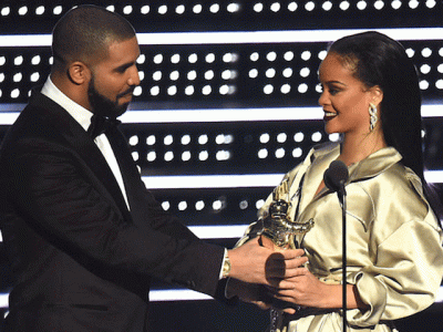 drake s failed attempt to kiss rihanna at the vmas just broke a million hearts