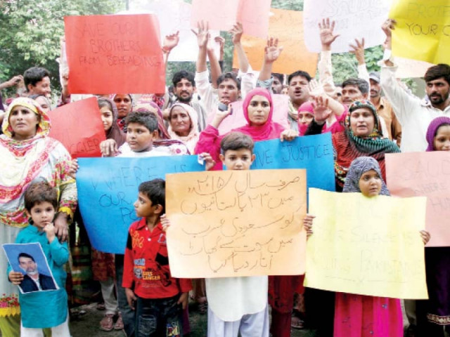 families of inmates at the demonstration photo abid nawaz express families of inmates at the demonstration photo abid nawaz express