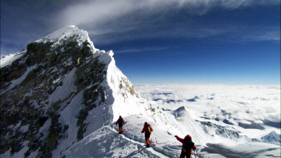 virus reaches world s highest peak as climber tests covid positive virus reaches world s highest peak as climber tests covid positive