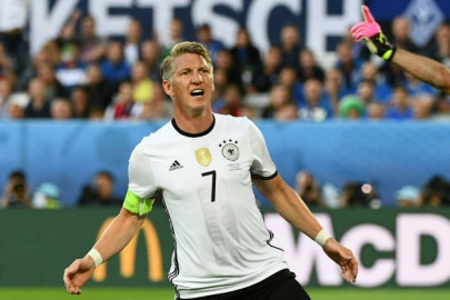 german fans cool on schweinsteiger s farewell german fans cool on schweinsteiger s farewell