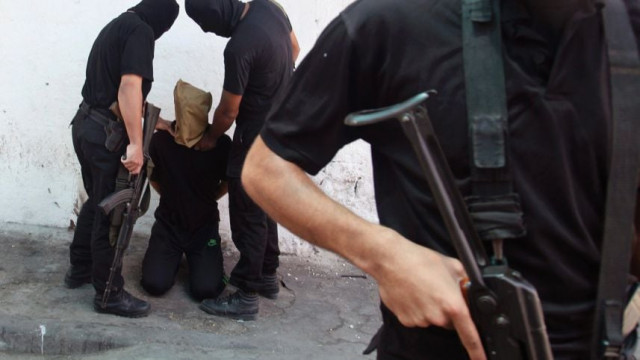 hamas grab a palestinian suspected of collaborating with israel before being executed in gaza city on august 22 2014 photo reuters hamas grab a palestinian suspected of collaborating with israel before being executed in gaza city on august 22 2014 photo reuters
