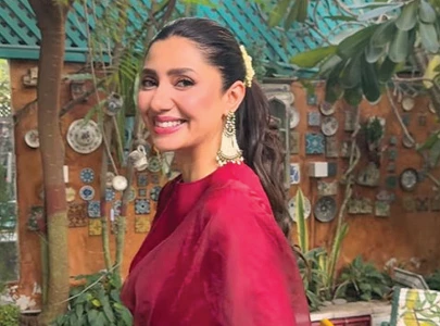 mahira drapes the same sari twice