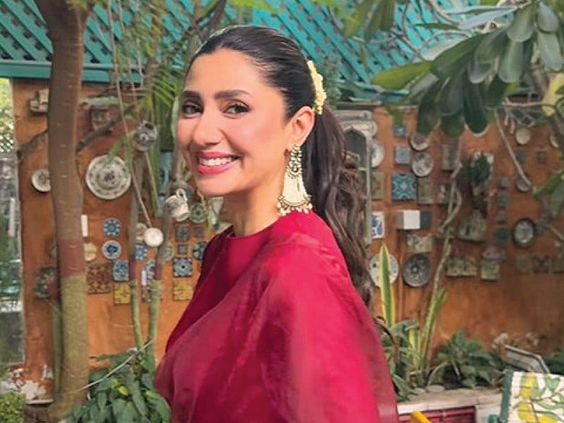 mahira wears white earrings with the look photo instagram