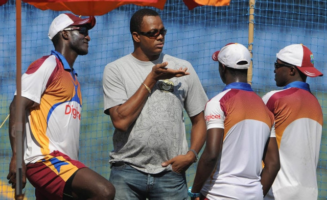 courtney walsh c talks to members of the west indian team photo afp