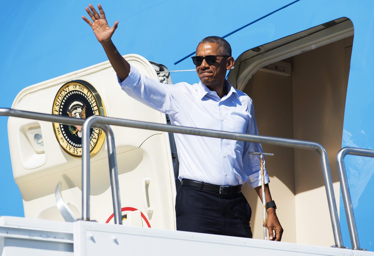 us president barack obama waves from air force one prior to departure for the g20 summit in china afp photo