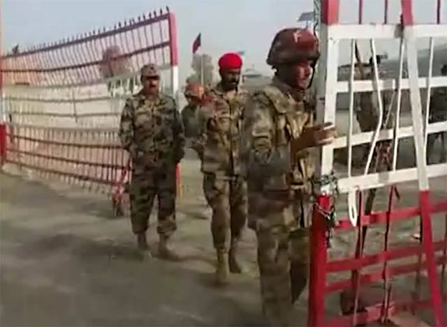 the chaman border was shut on august 18 after a large number of afghans flung stones at the friendship gate an express news screengrab