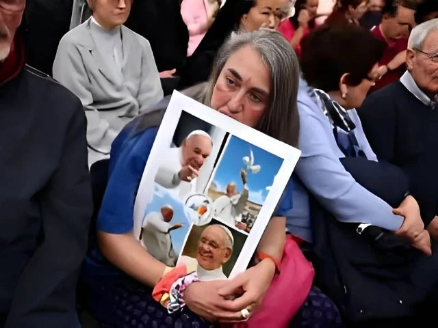 faithful holds a placard with images of pope francis ahead of a rosary following the death of the pontiff in st peter s square at the vatican april 21 2025 photo reuters faithful holds a placard with images of pope francis ahead of a rosary following the death of the pontiff in st peter s square at the vatican april 21 2025 photo reuters