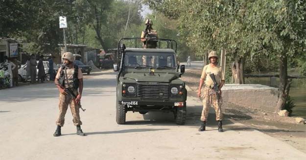 army soldiers stand guard at a street after suicide bombers attacked a christian neighbourhood in khyber agency near peshawar pakistan september 2 2016 photo reuters