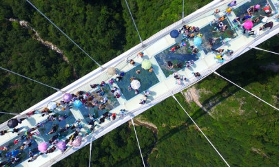 world s longest glass bridge in china closes