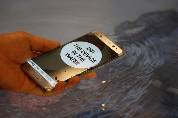 a model demonstrates waterproof function of galaxy note 7 photo reuters