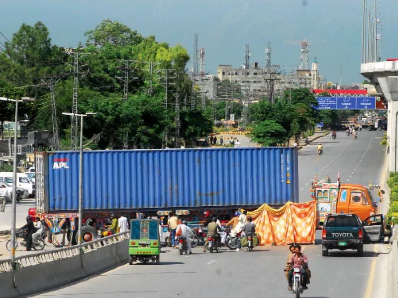 pedestrians motorcyclists and motorists zigged and zagged to reach their destinations through alternate routes photos agha mehroz express pedestrians motorcyclists and motorists zigged and zagged to reach their destinations through alternate routes photos agha mehroz express