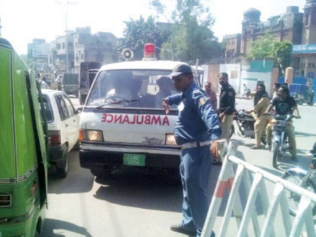 a warden gives space to an ambulance near lower mall photos abid nawaz amp waseem niaz express a warden gives space to an ambulance near lower mall photos abid nawaz amp waseem niaz express