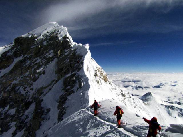 karrar haidri a spokesperson for the alpine club of pakistan said helicopter search was suspended after authorities did not get go ahead for today from families of two climbers photo online