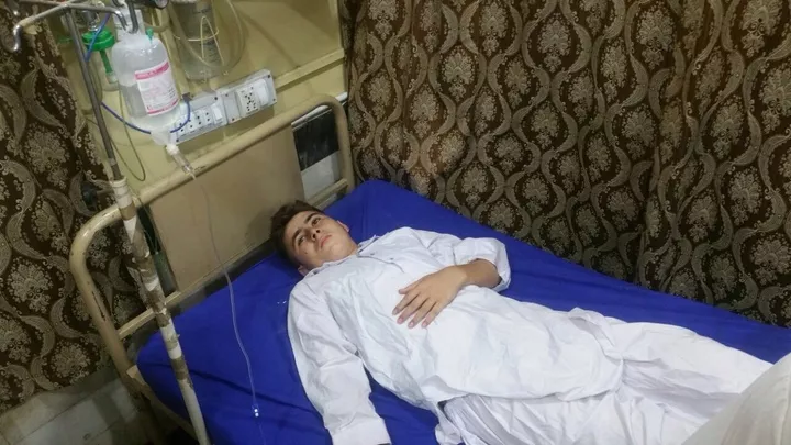 student under treatment at mardan medical complex photo izharullah express student under treatment at mardan medical complex photo izharullah express