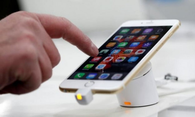 apple s market share in india however has fallen from 4 percent to a mere 2 percent in the last year photo reuters apple s market share in india however has fallen from 4 percent to a mere 2 percent in the last year photo reuters