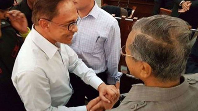 once bitter foes former malaysian leader mahathir mohamad and the one time prot g he jailed anwar ibrahim exchange a previously unthinkable handshake photo source facebook