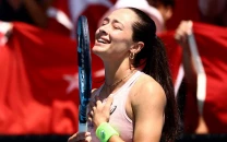 sonmez soaks up the support