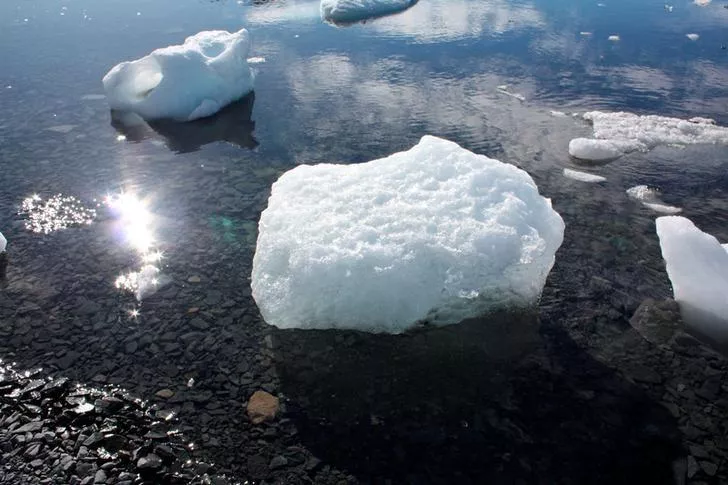 icebergs grind against the shallows off the rothera base run by the british antarctic survey on the antarctic peninsula january 25 2009 photo reuters icebergs grind against the shallows off the rothera base run by the british antarctic survey on the antarctic peninsula january 25 2009 photo reuters