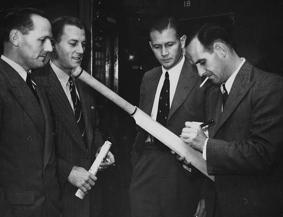 lindsay tuckett second from right with team mates ken viljoen athol rowan and jack plimsoll on south africa 039 s tour of england in 1947 photo courtesy getty lindsay tuckett second from right with team mates ken viljoen athol rowan and jack plimsoll on south africa 039 s tour of england in 1947 photo courtesy getty