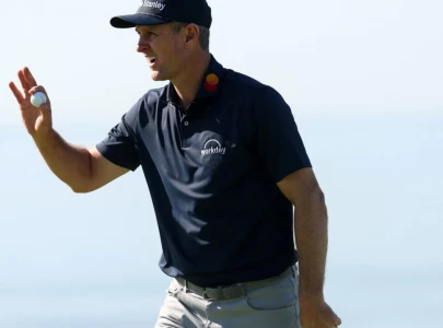 rose stretches lead at torrey pines