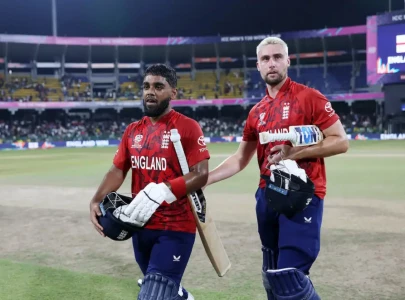 england s thrilling win over new zealand keeps pakistan alive in t20 world cup