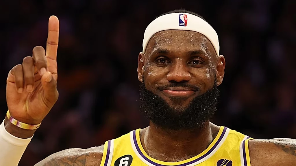 lebron james breaks nba all time field goal record in lakers loss