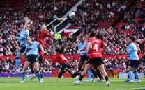 man city close in on wsl title