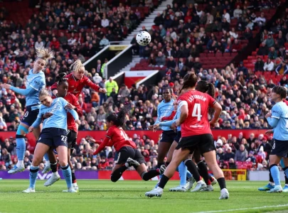 man city close in on wsl title