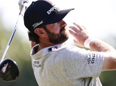 young fires 67 to seize pga lead
