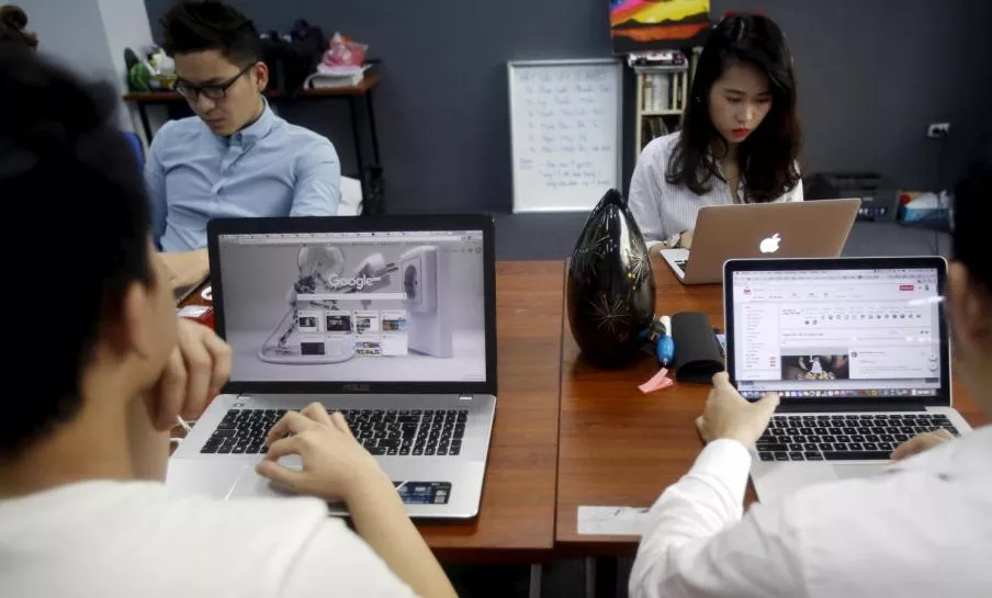 people work at the office of food finder app lozi in hanoi vietnam april 7 2016 reuters kham people work at the office of food finder app lozi in hanoi vietnam april 7 2016 reuters kham
