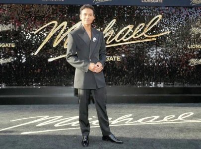 michael moonwalks back to box office top michael moonwalks back to box office top