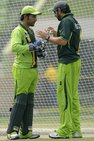 afridi r talks to sarfraz in the nets photo afp afridi r talks to sarfraz in the nets photo afp