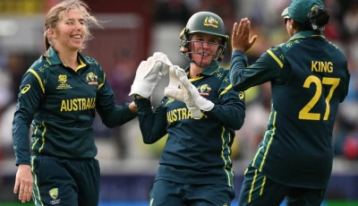 dominant australia beat south africa in women s t20 world cup