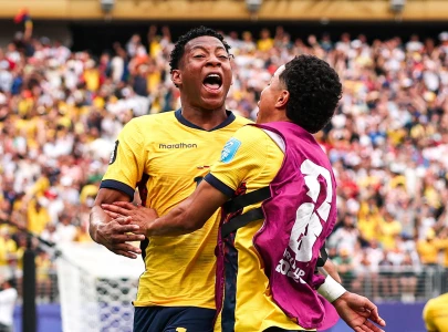 ecuador edge germany to squeeze into world cup last 32