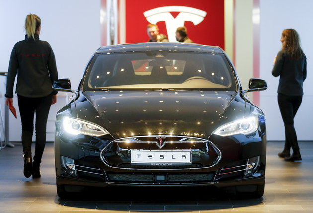 Photo of Tesla plays ‘whack-a-mole’ with snags as deliveries fall