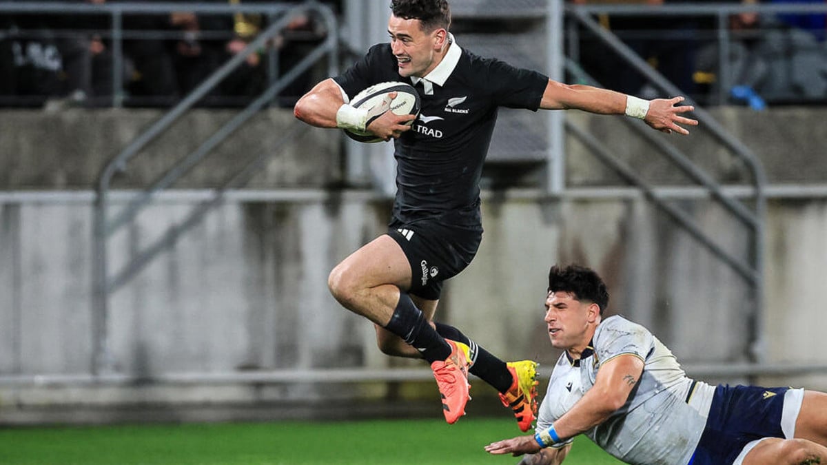 Jordan sets New Zealand try record in win over Italy