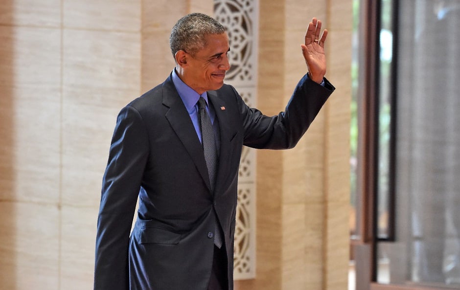 us president barack obama waves upon his arrival for the 11th east asia summit at the association of southeast asian nations asean summit in vientiane photo afp