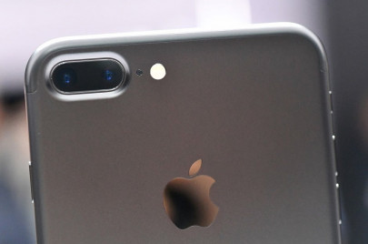apple unveils iphone 7 but some still waiting for iphone 8