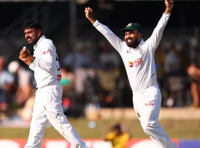 bangladesh tighten noose around australia