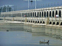 faulty repairs raise flood fears at sukkur barrage faulty repairs raise flood fears at sukkur barrage