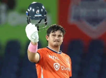 pretorius blasts past gayle with record breaking 188