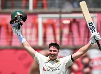 renshaw s 190 puts australia ahead