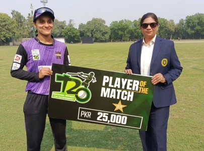 eman helps strikers keep unbeaten run in t20