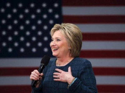 facebook co founder gives 20mn to clinton democrats