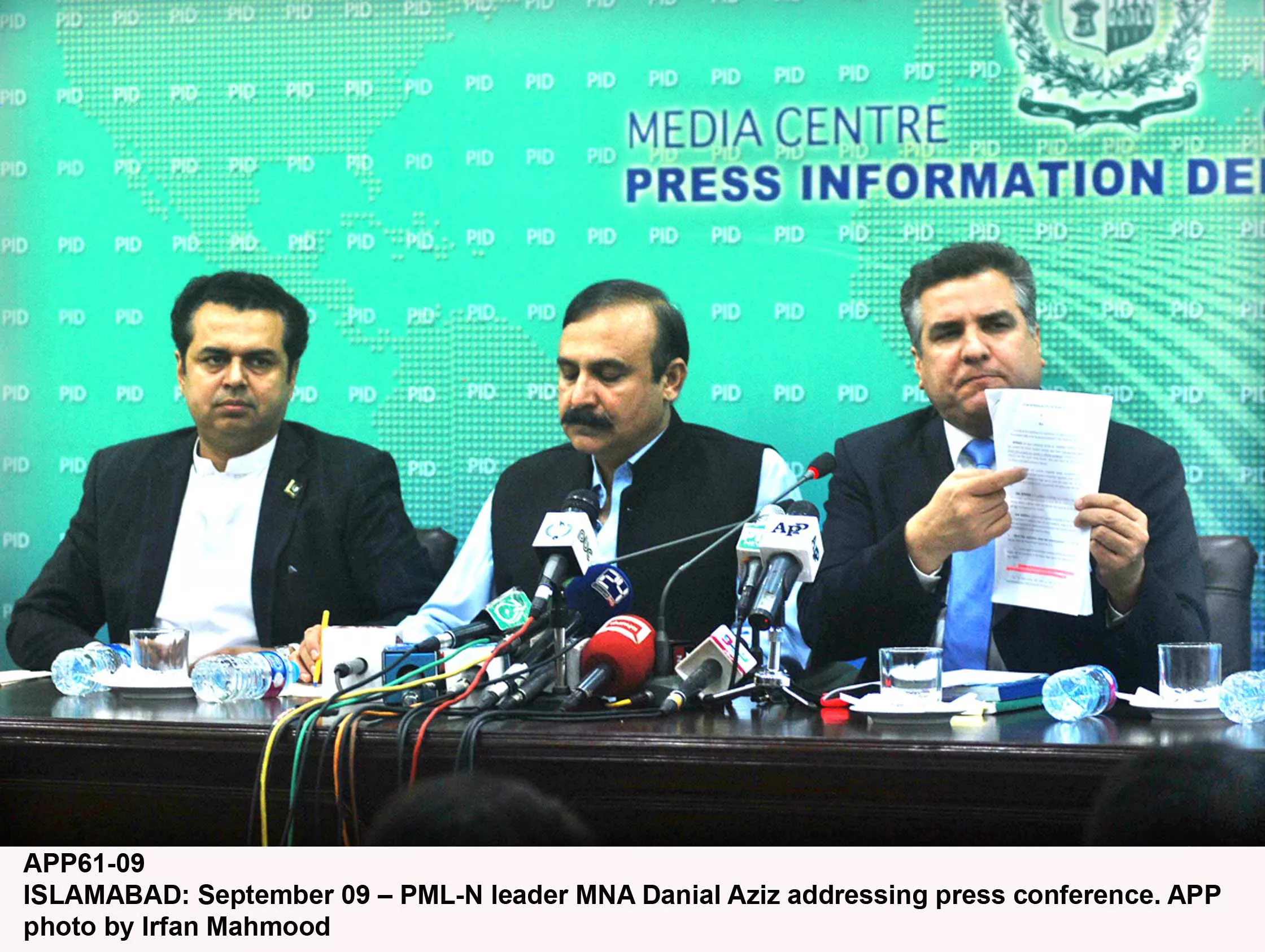 the pml n leader reiterated that the prime minister s hands are clean and added that despite this the government was ready to hold inquiry on the issue wherever the opposition wants but it will not accept politics of agitation photo inp the pml n leader reiterated that the prime minister s hands are clean and added that despite this the government was ready to hold inquiry on the issue wherever the opposition wants but it will not accept politics of agitation photo inp