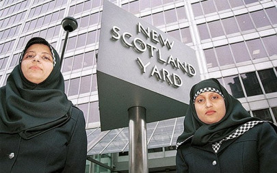 uk police force considers allowing burqa clad policewomen