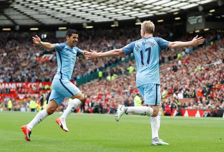 manchester city 039 s kevin de bruyne celebrates scoring their first goal with nolito against manchester united at old trafford on september 10 2016 photo reuters