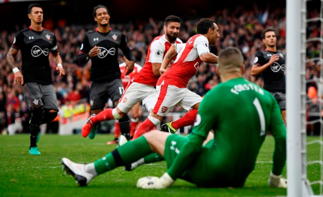 arsenal 039 s santi cazorla celebrates scoring their second goal against southampton on september 10 2016 photo reuters