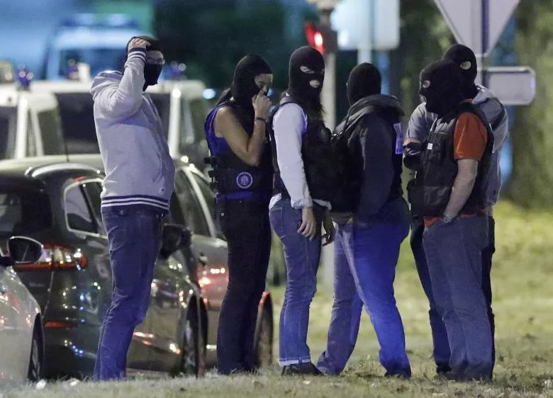 french policemen take part in a police raid in boussy saint antoine near paris france september 8 2016 photo reuters french policemen take part in a police raid in boussy saint antoine near paris france september 8 2016 photo reuters